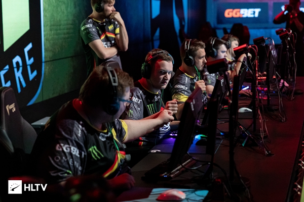 一方面是球 一方面是球